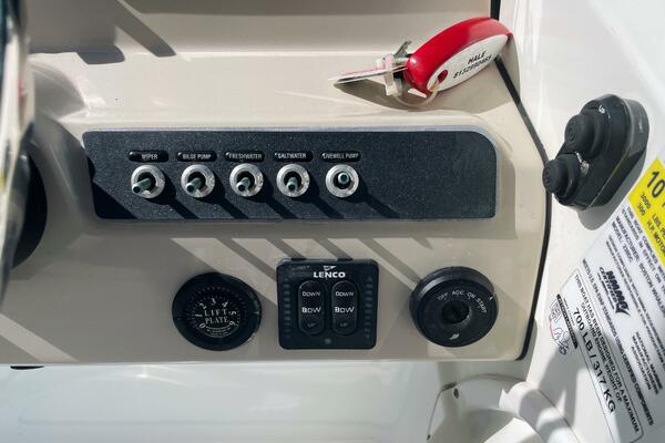 23ft Boston Whaler Yacht For Sale