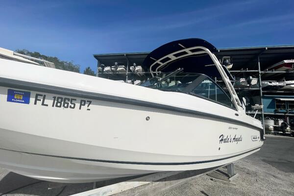 23ft Boston Whaler Yacht For Sale