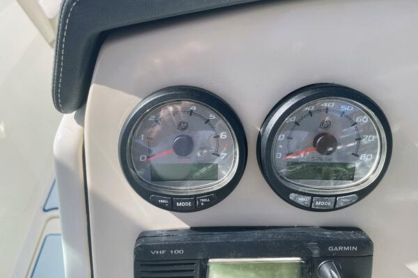 23ft Boston Whaler Yacht For Sale