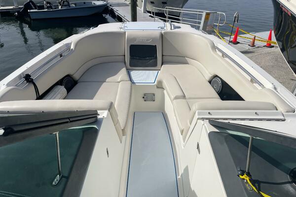 23ft Boston Whaler Yacht For Sale