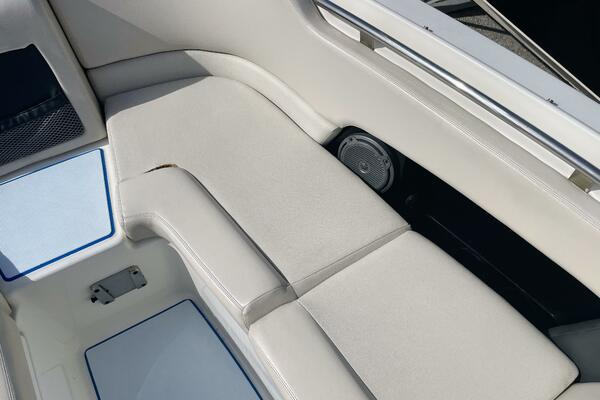 23ft Boston Whaler Yacht For Sale