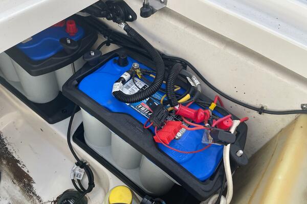 23ft Boston Whaler Yacht For Sale