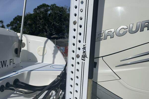 23ft Boston Whaler Yacht For Sale
