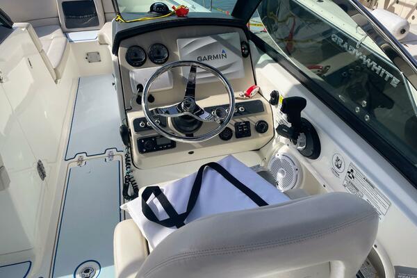 23ft Boston Whaler Yacht For Sale