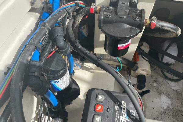 23ft Boston Whaler Yacht For Sale