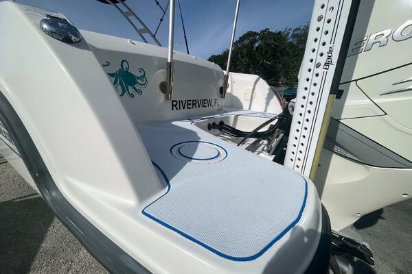 23ft Boston Whaler Yacht For Sale