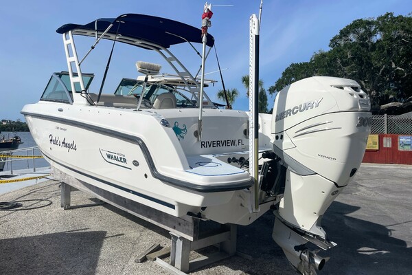 23ft Boston Whaler Yacht For Sale