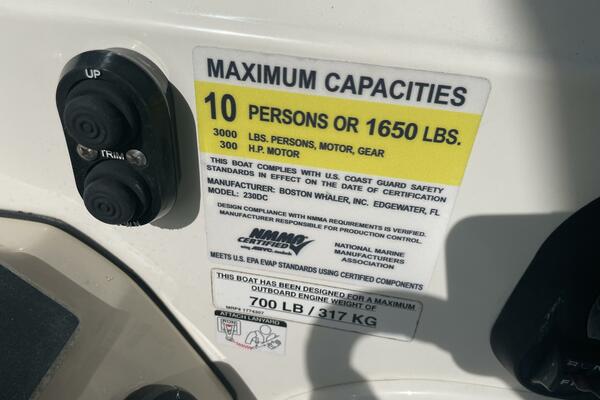 23ft Boston Whaler Yacht For Sale