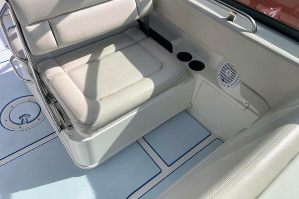 23ft Boston Whaler Yacht For Sale