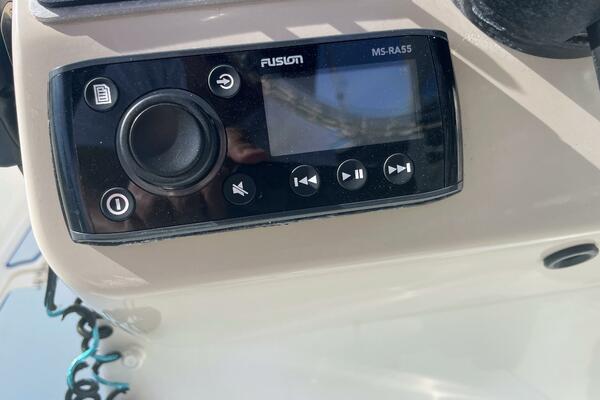 23ft Boston Whaler Yacht For Sale