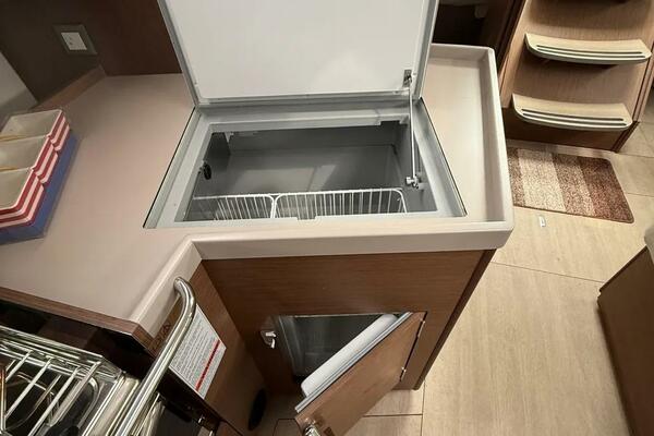 Disconnect 40ft Beneteau Yacht For Sale