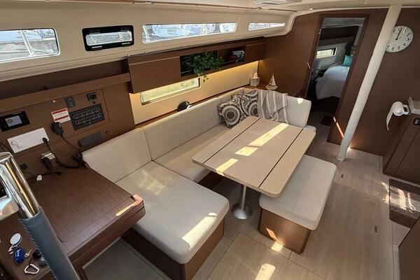 Disconnect 40ft Beneteau Yacht For Sale