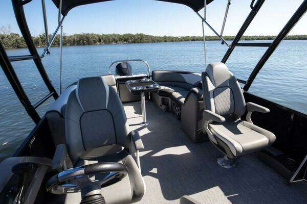 Photo of the 2021 Avalon LSZ Quad Lounger 24