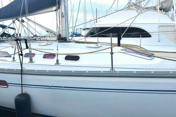 Photo of the 2007 Catalina 400 MK II "HULLABLOO"