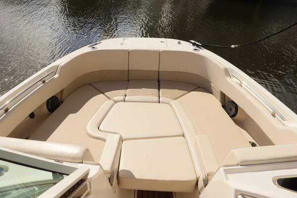 32ft Boston Whaler Yacht For Sale