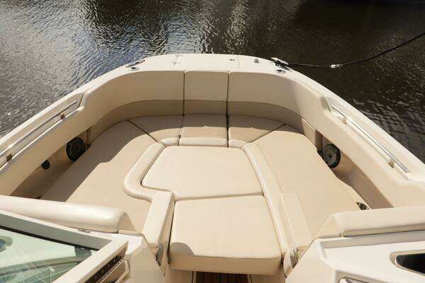 Boston Whaler 320 Vantage Yacht For Sale