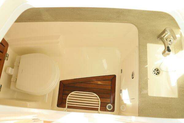 Boston Whaler 320 Vantage Yacht For Sale