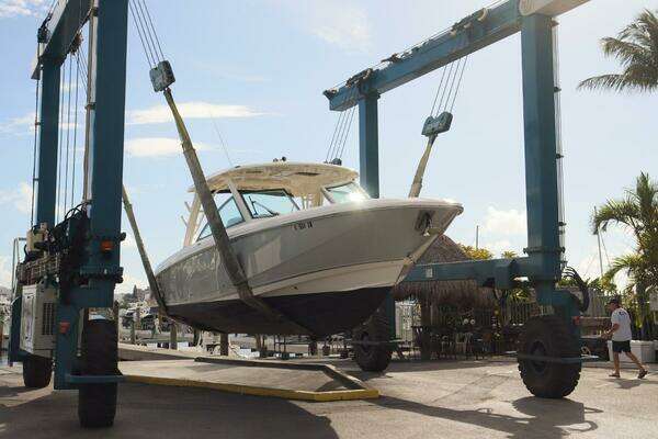 Boston Whaler 320 Vantage Yacht For Sale