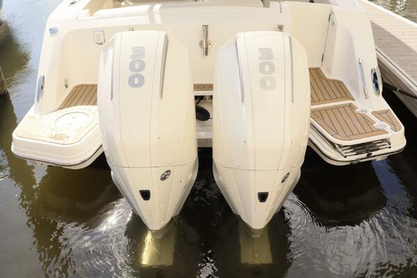 32ft Boston Whaler Yacht For Sale