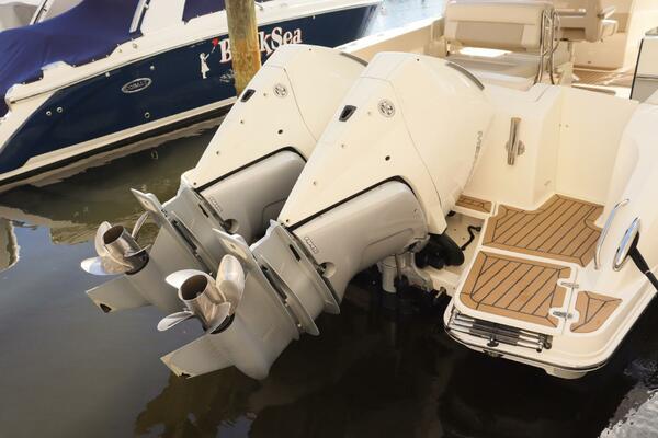 32ft Boston Whaler Yacht For Sale