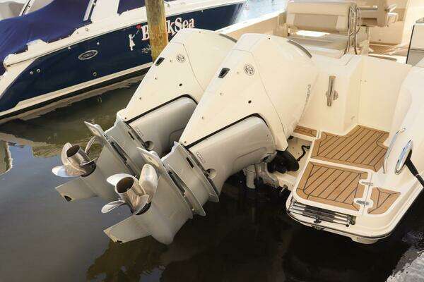 Boston Whaler 320 Vantage Yacht For Sale