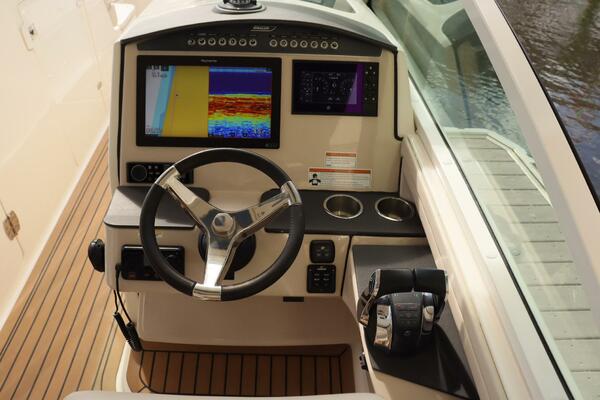 32ft Boston Whaler Yacht For Sale
