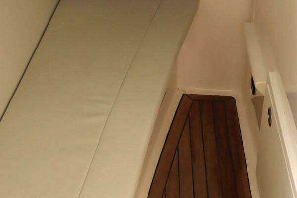 Boston Whaler 320 Vantage Yacht For Sale