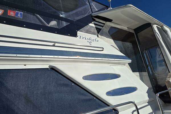 Photo of the 1988 Sea Ray 415 "Triskele"