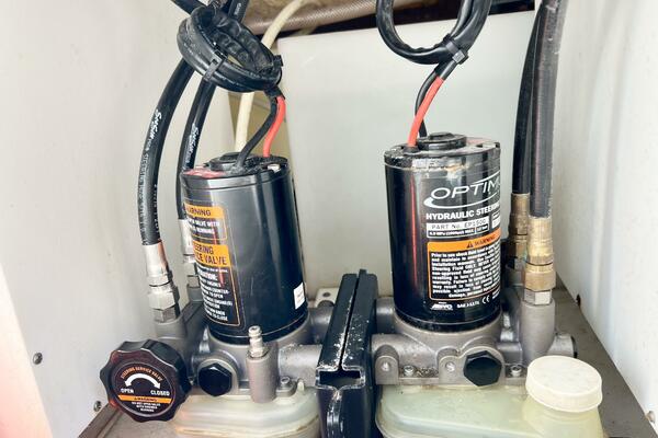 34ft Freeman Yacht For Sale