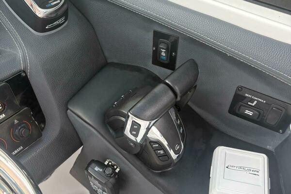 29ft Regal Yacht For Sale