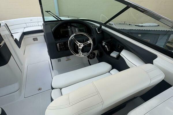 29ft Regal Yacht For Sale