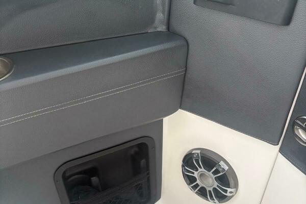 29ft Regal Yacht For Sale