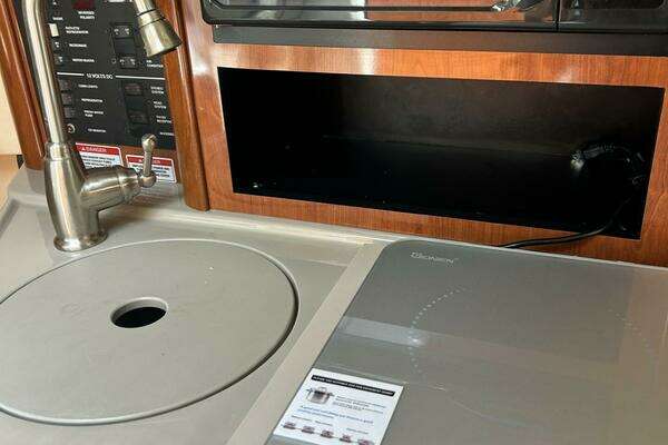 Photo of the 2007 Sea Ray 240 Sundancer