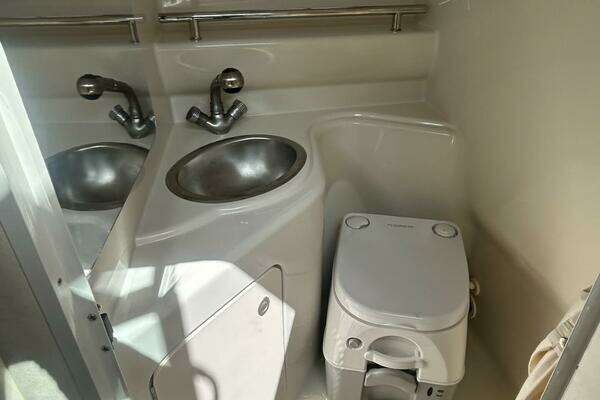 Photo of the 2007 Sea Ray 240 Sundancer