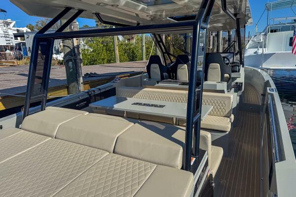 32ft De Antonio Yacht For Sale