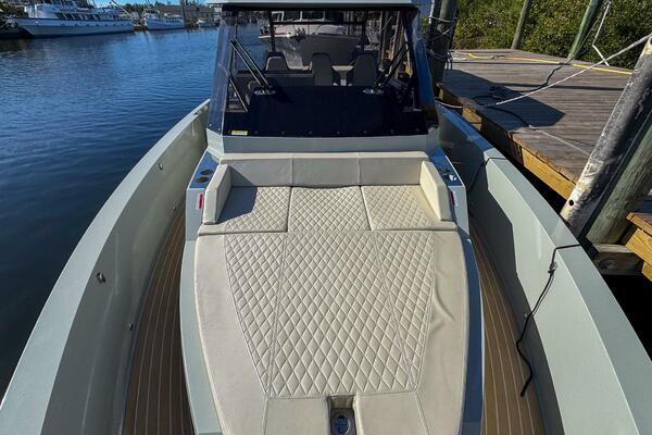 32ft De Antonio Yacht For Sale