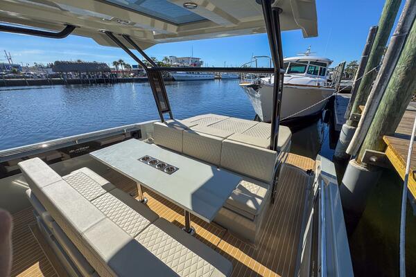 32ft De Antonio Yacht For Sale