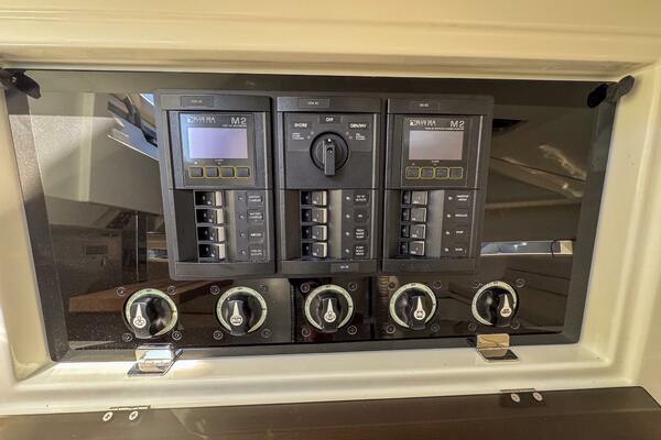 32ft De Antonio Yacht For Sale