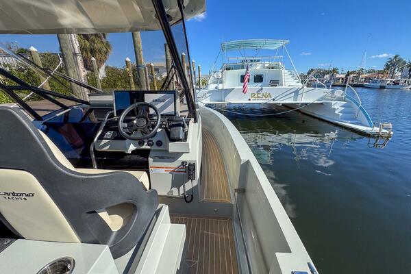 32ft De Antonio Yacht For Sale