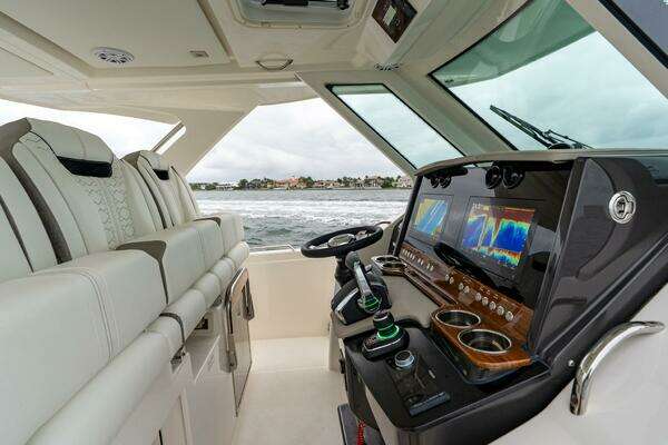 Tiara Sport 34 LS Yacht For Sale