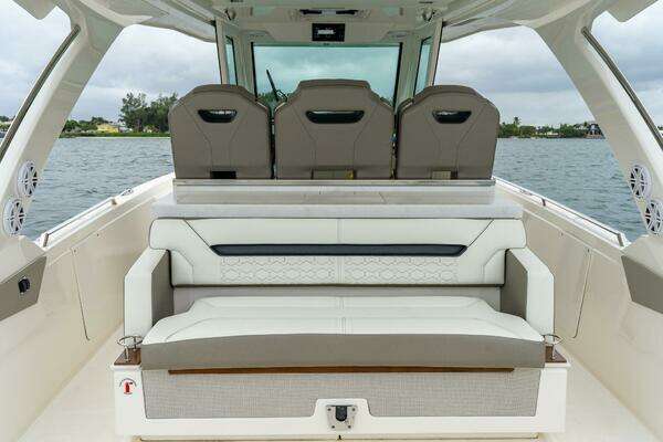 Tiara Sport 34 LS Yacht For Sale