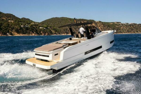 32ft De Antonio Yacht For Sale