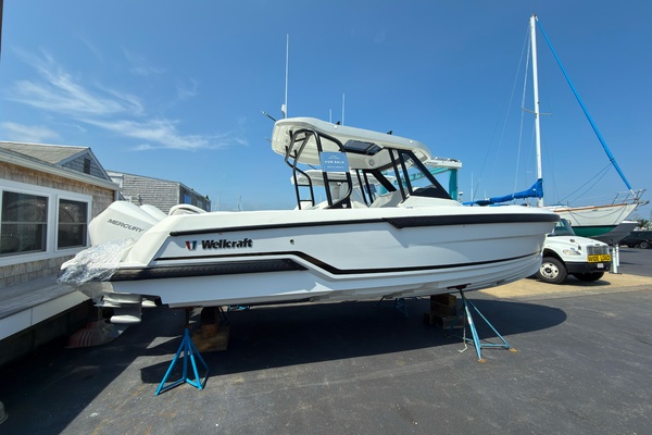 2027 Wellcraft 28 T-Top