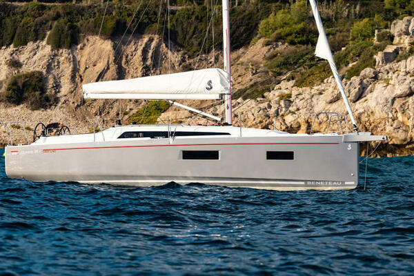 Beneteau Oceanis 34.1 Electric