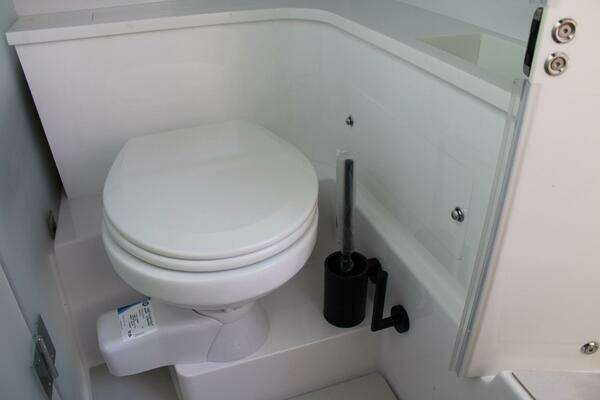 Axopar Cross Cabin Yacht For Sale