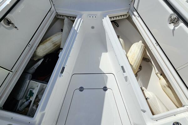 27ft Everglades Yacht For Sale