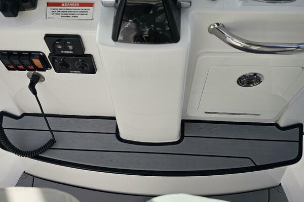 27ft Everglades Yacht For Sale