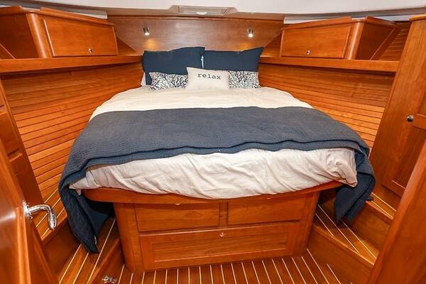 Silver Spirit 43ft Sabre Yacht For Sale