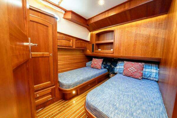 Hinckley Talaria 48 Yacht For Sale