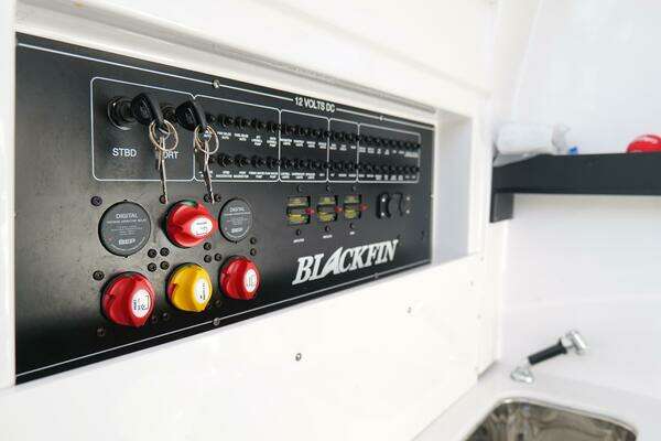 Blackfin 332 CC Yacht For Sale